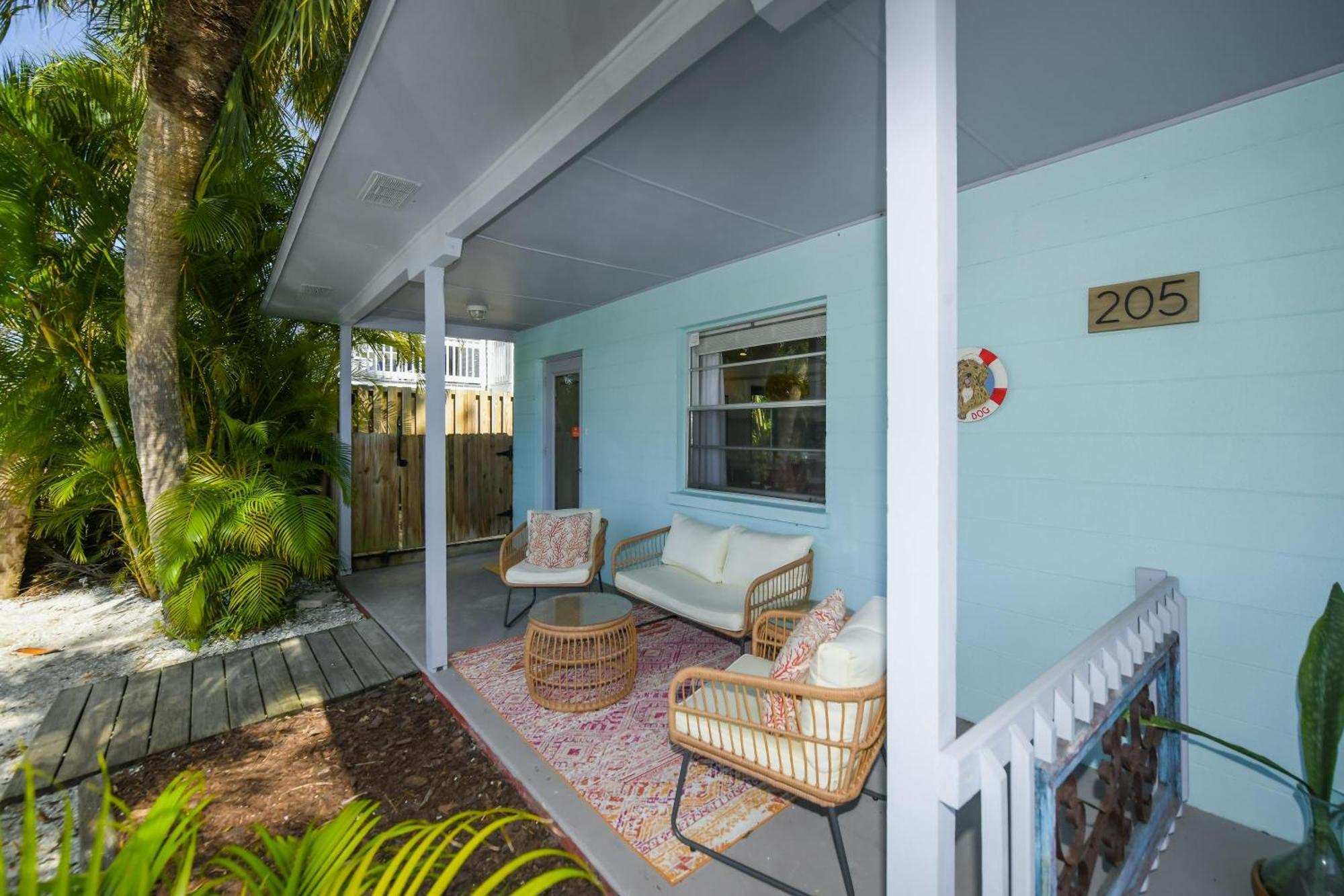 Salty Dog Villa Holmes Beach Exterior photo